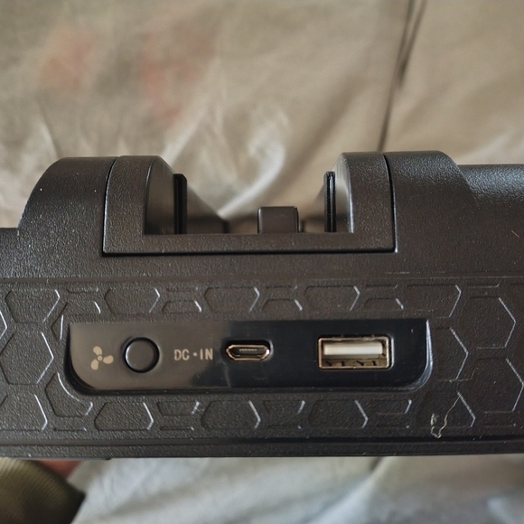 Oivo PS4 cooling and charging station - Picture 5 of 7